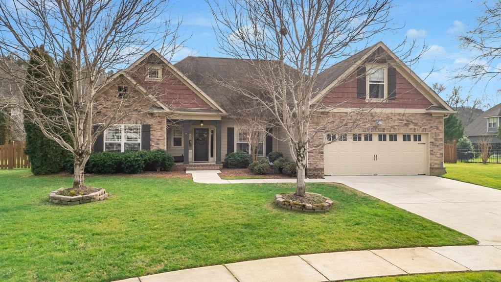 818 Lynnstone Drive, Chattanooga, TN 37405