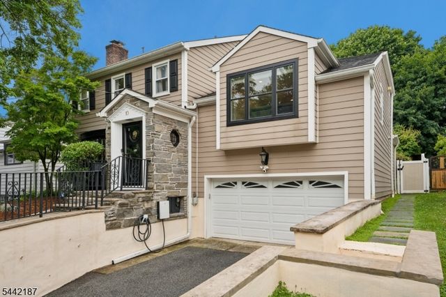 10 Fairway Ave, West Orange Twp., NJ 07052