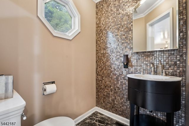 10 Fairway Ave, West Orange Twp., NJ 07052