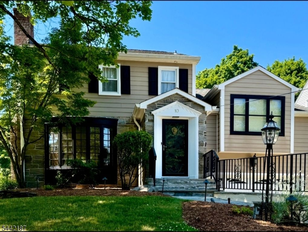 10 Fairway Ave, West Orange Twp., NJ 07052