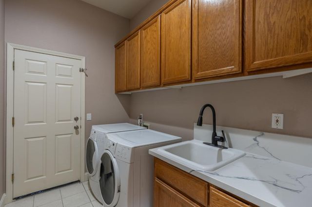 1153 E Milgeo, Ripon, CA 95366