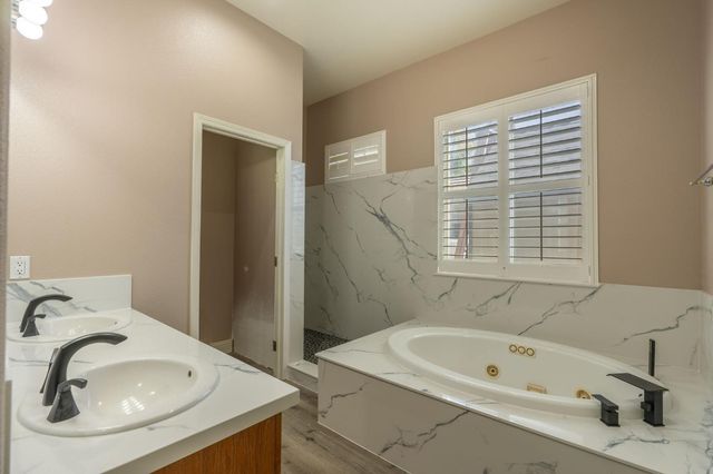 1153 E Milgeo, Ripon, CA 95366