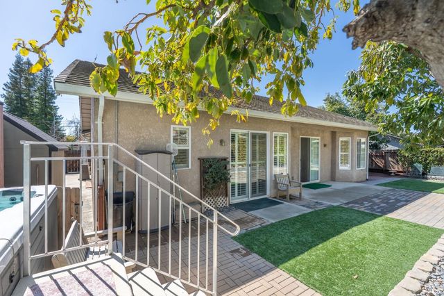 1153 E Milgeo, Ripon, CA 95366