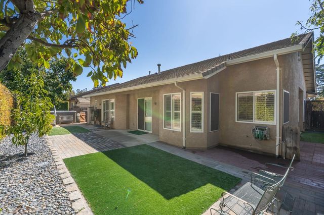 1153 E Milgeo, Ripon, CA 95366