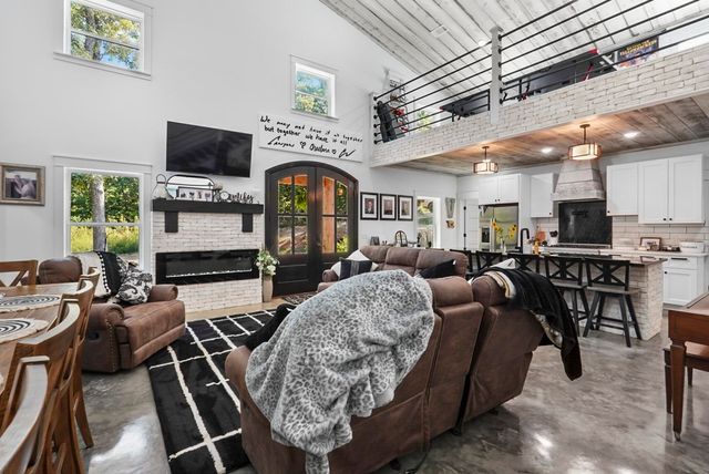 5795 Iron Mountain Road, Mountain View, AR 72560