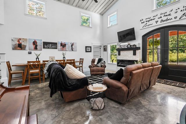 5795 Iron Mountain Road, Mountain View, AR 72560