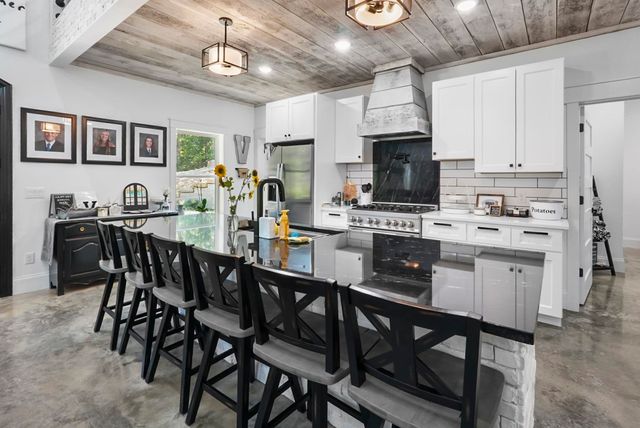 5795 Iron Mountain Road, Mountain View, AR 72560