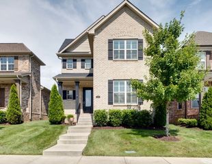 1021 Paddock Park Cir, Gallatin, TN 37066