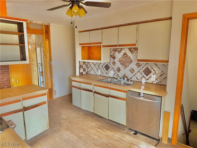 2898 Canton Road, Uniontown, OH 44685