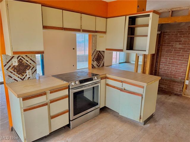 2898 Canton Road, Uniontown, OH 44685