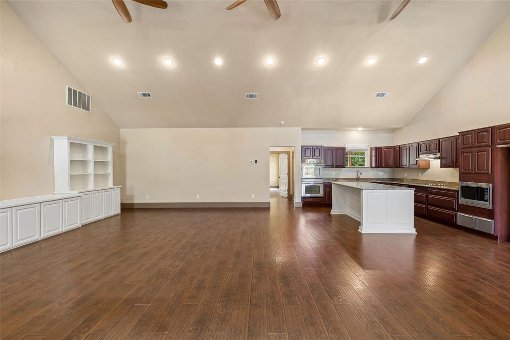 1925 Wildwood Drive, Grand Prairie, TX 75050 — photo 5