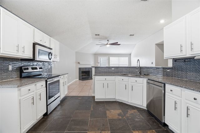 10809 Deer Trail, Fort Worth, TX 76140