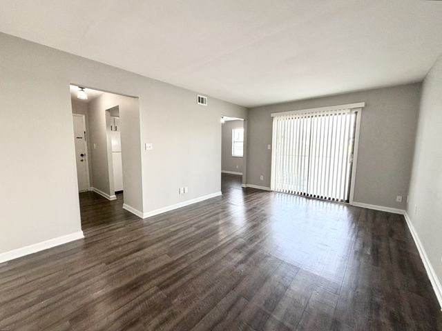 136 Jack Miller Blvd Apt D8, Clarksville, TN 37042