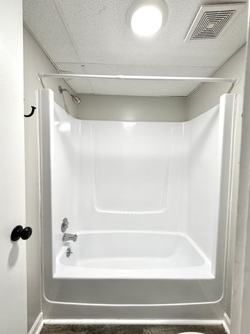 136 Jack Miller Blvd Apt D8, Clarksville, TN 37042