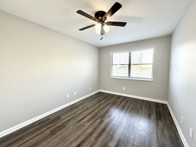 136 Jack Miller Blvd Apt D8, Clarksville, TN 37042