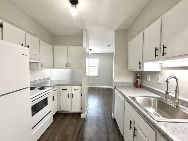 136 Jack Miller Blvd Apt D8, Clarksville, TN 37042