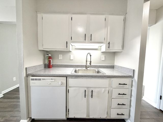 136 Jack Miller Blvd Apt D8, Clarksville, TN 37042