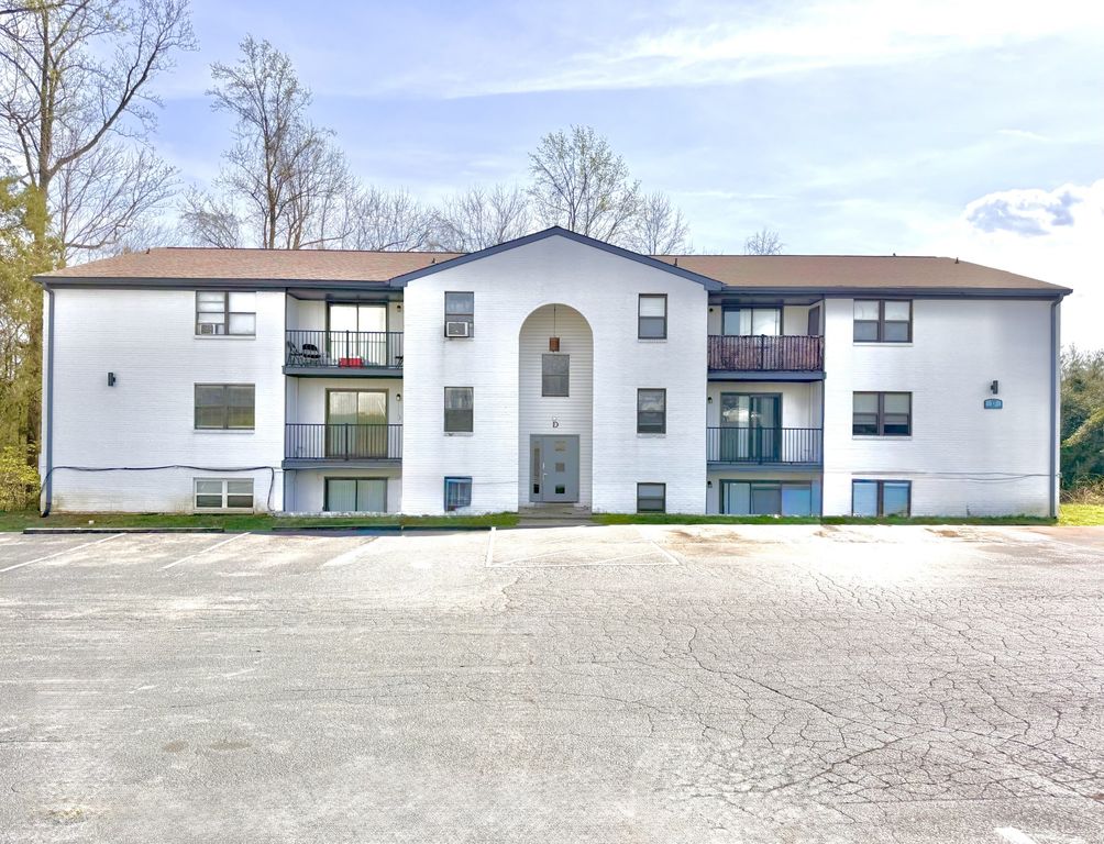 136 Jack Miller Blvd Apt D8, Clarksville, TN 37042