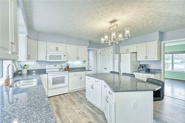 27 Edenfield Road, Penfield, NY 14526