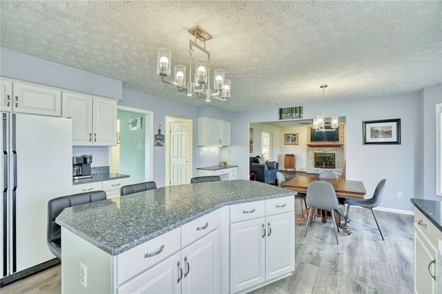 27 Edenfield Road, Penfield, NY 14526