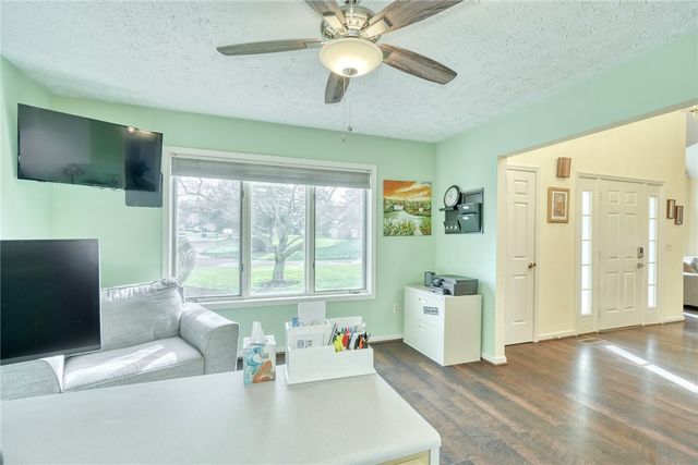 27 Edenfield Road, Penfield, NY 14526