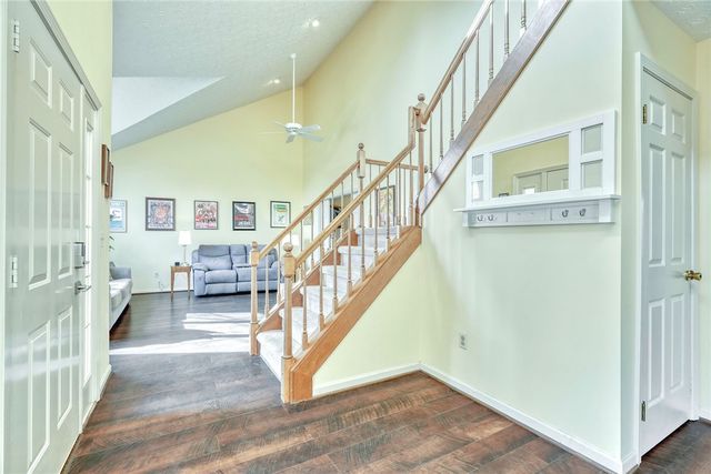 27 Edenfield Road, Penfield, NY 14526