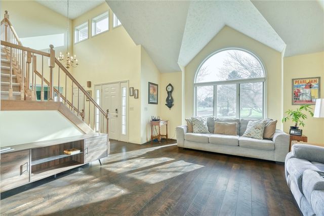 27 Edenfield Road, Penfield, NY 14526