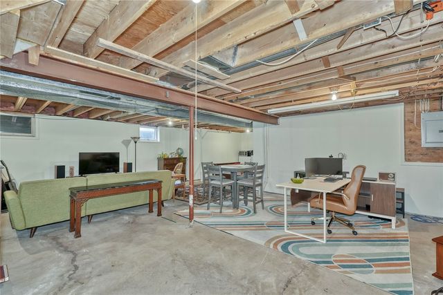 27 Edenfield Road, Penfield, NY 14526