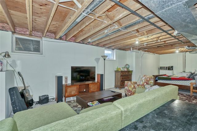 27 Edenfield Road, Penfield, NY 14526