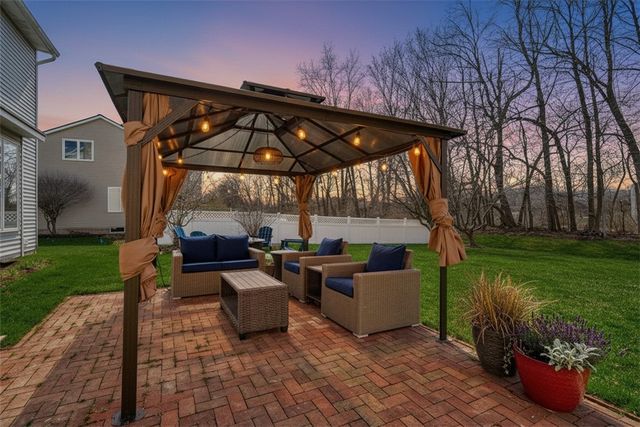 27 Edenfield Road, Penfield, NY 14526