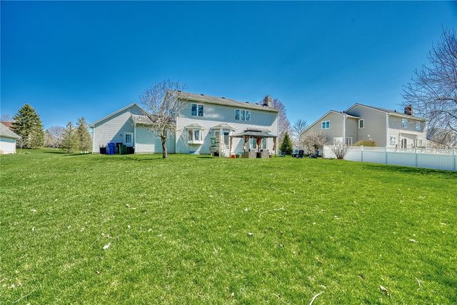 27 Edenfield Road, Penfield, NY 14526