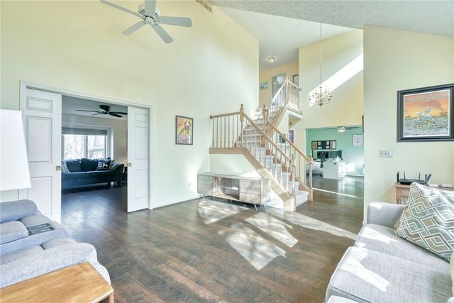 27 Edenfield Road, Penfield, NY 14526