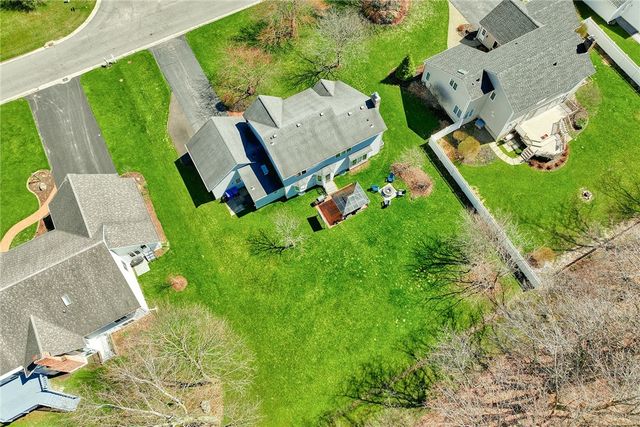 27 Edenfield Road, Penfield, NY 14526