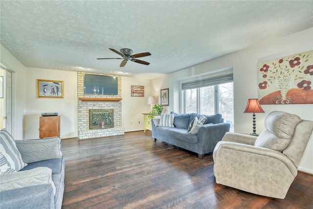 27 Edenfield Road, Penfield, NY 14526