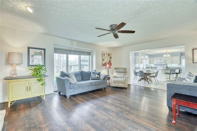 27 Edenfield Road, Penfield, NY 14526