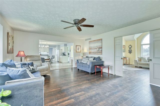 27 Edenfield Road, Penfield, NY 14526