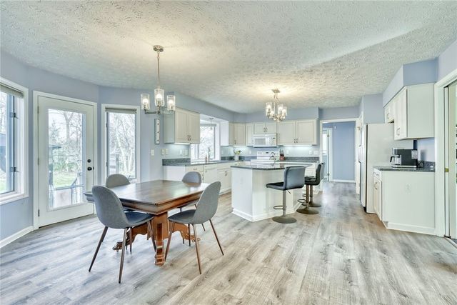 27 Edenfield Road, Penfield, NY 14526