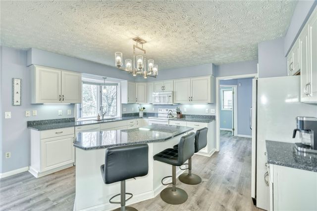 27 Edenfield Road, Penfield, NY 14526