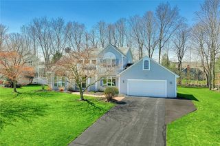 27 Edenfield Road, Penfield, NY 14526