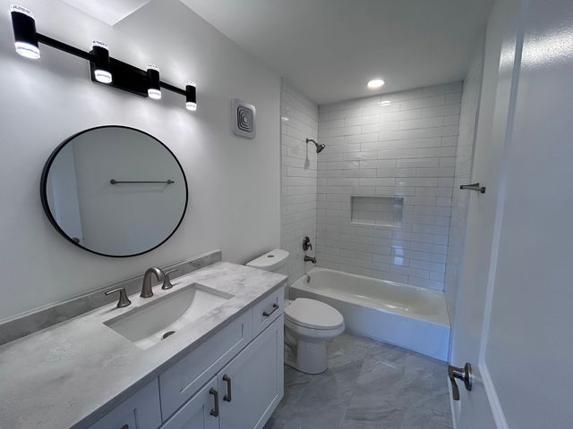 705 Tipperary Court 3A, Schaumburg, IL 60193