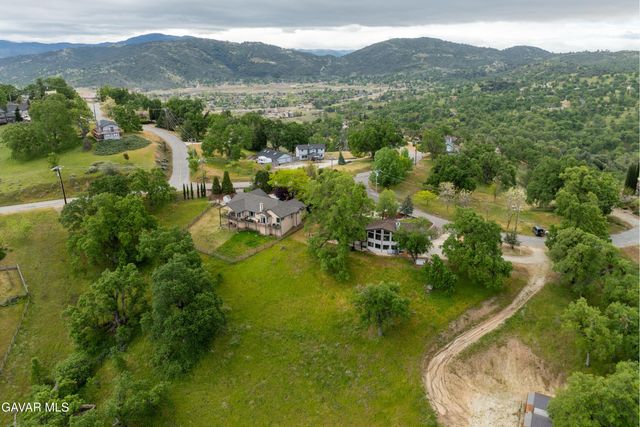 24840 Arrow Court, Tehachapi, CA 93561