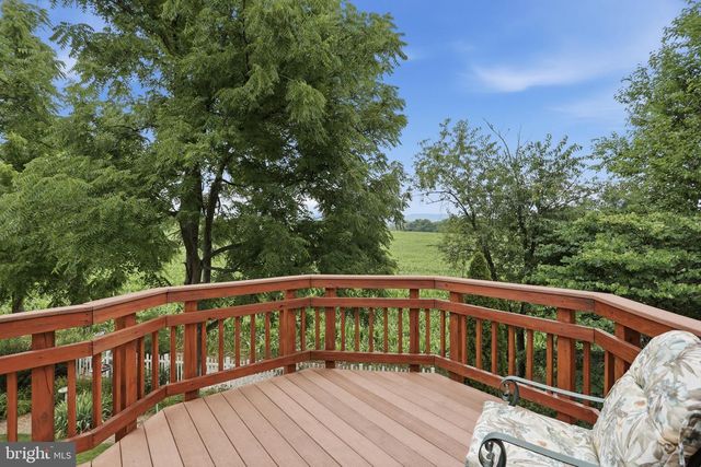 1071 CRESTWOOD DRIVE, Chambersburg, PA 17202