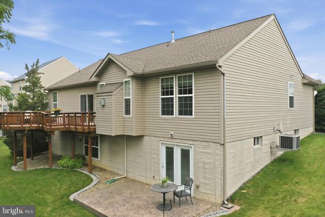 1071 CRESTWOOD DRIVE, Chambersburg, PA 17202