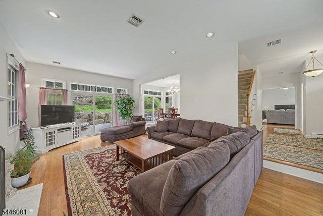 2 Sanford Rd, Mount Olive Twp., NJ 07828