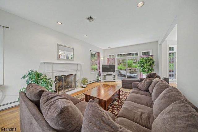 2 Sanford Rd, Mount Olive Twp., NJ 07828