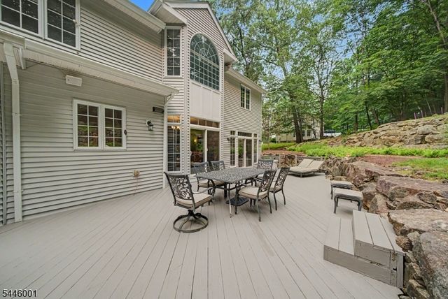 2 Sanford Rd, Mount Olive Twp., NJ 07828
