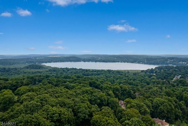 2 Sanford Rd, Mount Olive Twp., NJ 07828