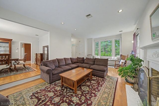 2 Sanford Rd, Mount Olive Twp., NJ 07828