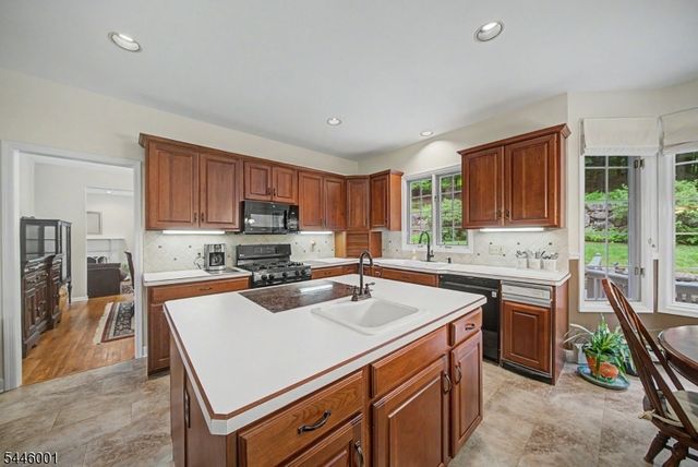 2 Sanford Rd, Mount Olive Twp., NJ 07828