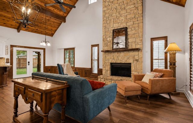 312 Springwood Drive, Conroe, TX 77385